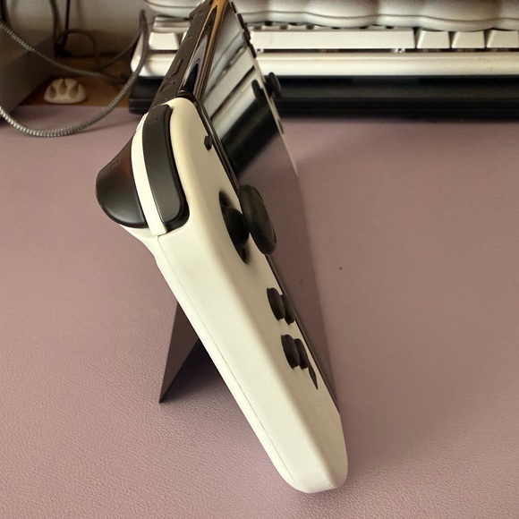 Nintendo Switch OLED - Picture 4 of 11